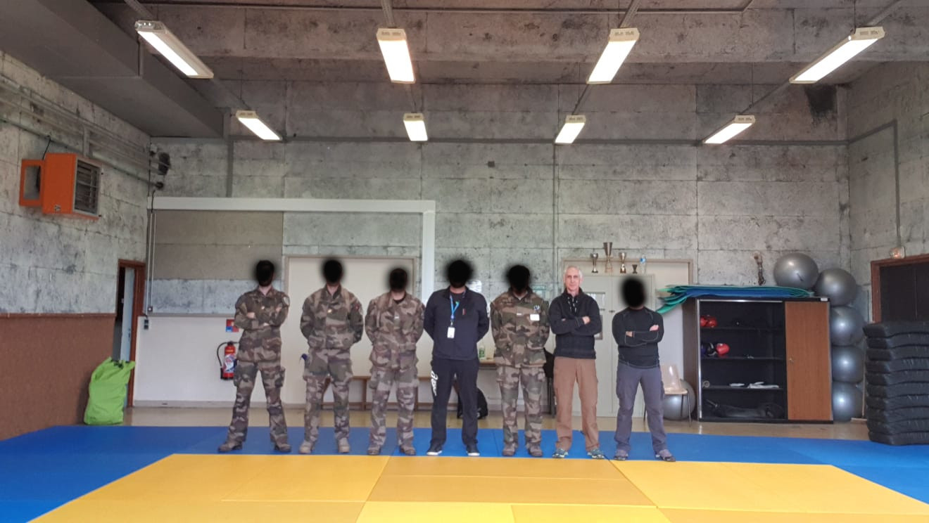 Serge Walther et le club ABKM formant des militaires au Krav Maga en Bretagne